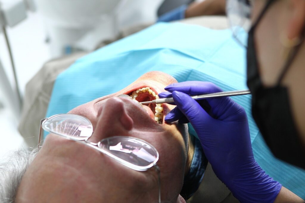 Dentální hygiena: jak často chodit, rizika, cena a péče po ošetření